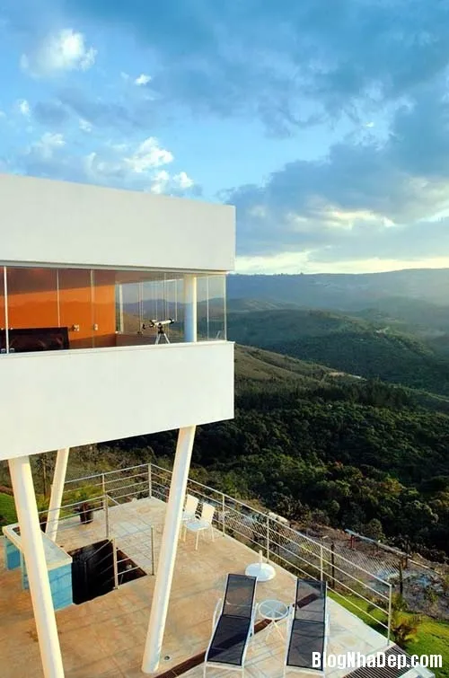 Ngôi nhà độc đáo nằm trên đỉnh ngọn đồi Minas Gerais tại Brasilia