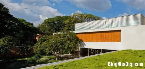 Ngôi nhà độc đáo tựa một viên pha lê lấp lánh nằm tại Brazil