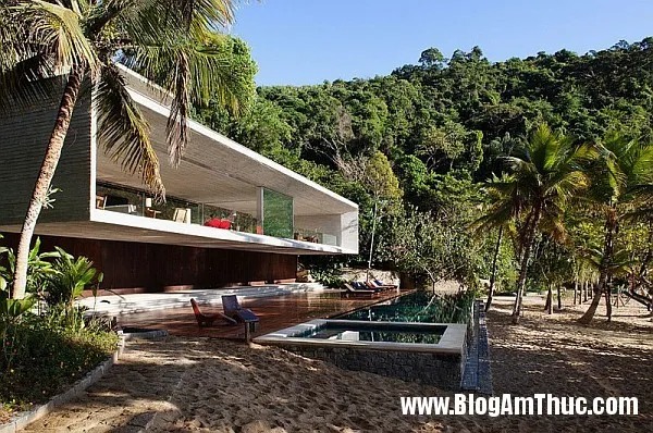 Ngôi nhà hình khối nằm trên bãi biển đẹp ở Rio de Janeiro