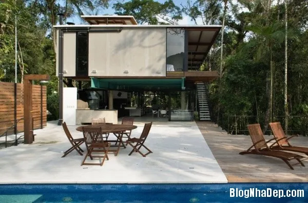 Ngôi nhà theo phong cách nhà sàn toạ lạc giữa khu rừng già Iporanga tại Brazil