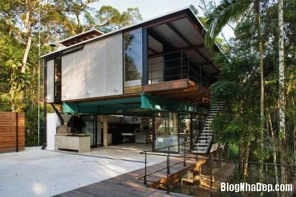 Ngôi nhà theo phong cách nhà sàn toạ lạc giữa khu rừng già Iporanga tại Brazil