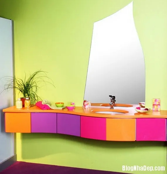 Phòng tắm sinh động với những gam màu tươi tắn