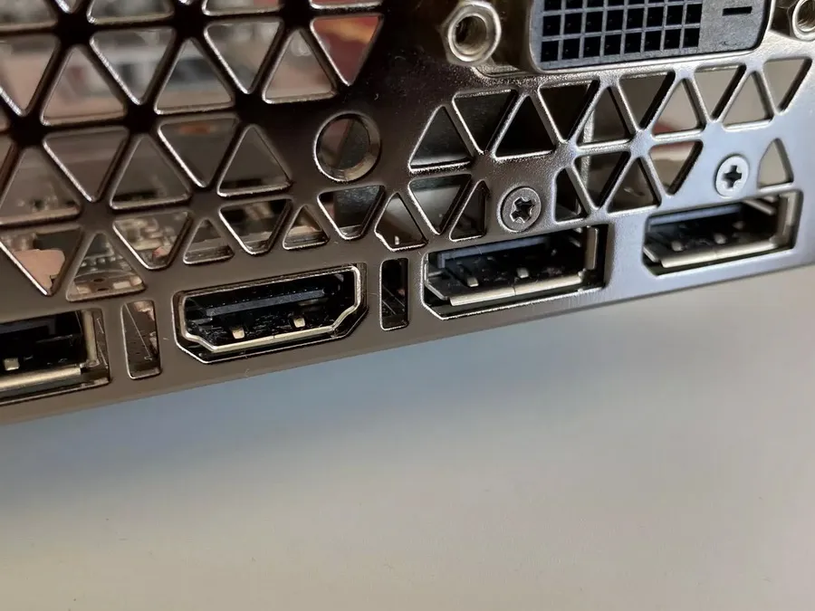 Displayport và HDMI, đâu là cổng xuất hình ngon nhất khi chơi game trên màn hình xịn?