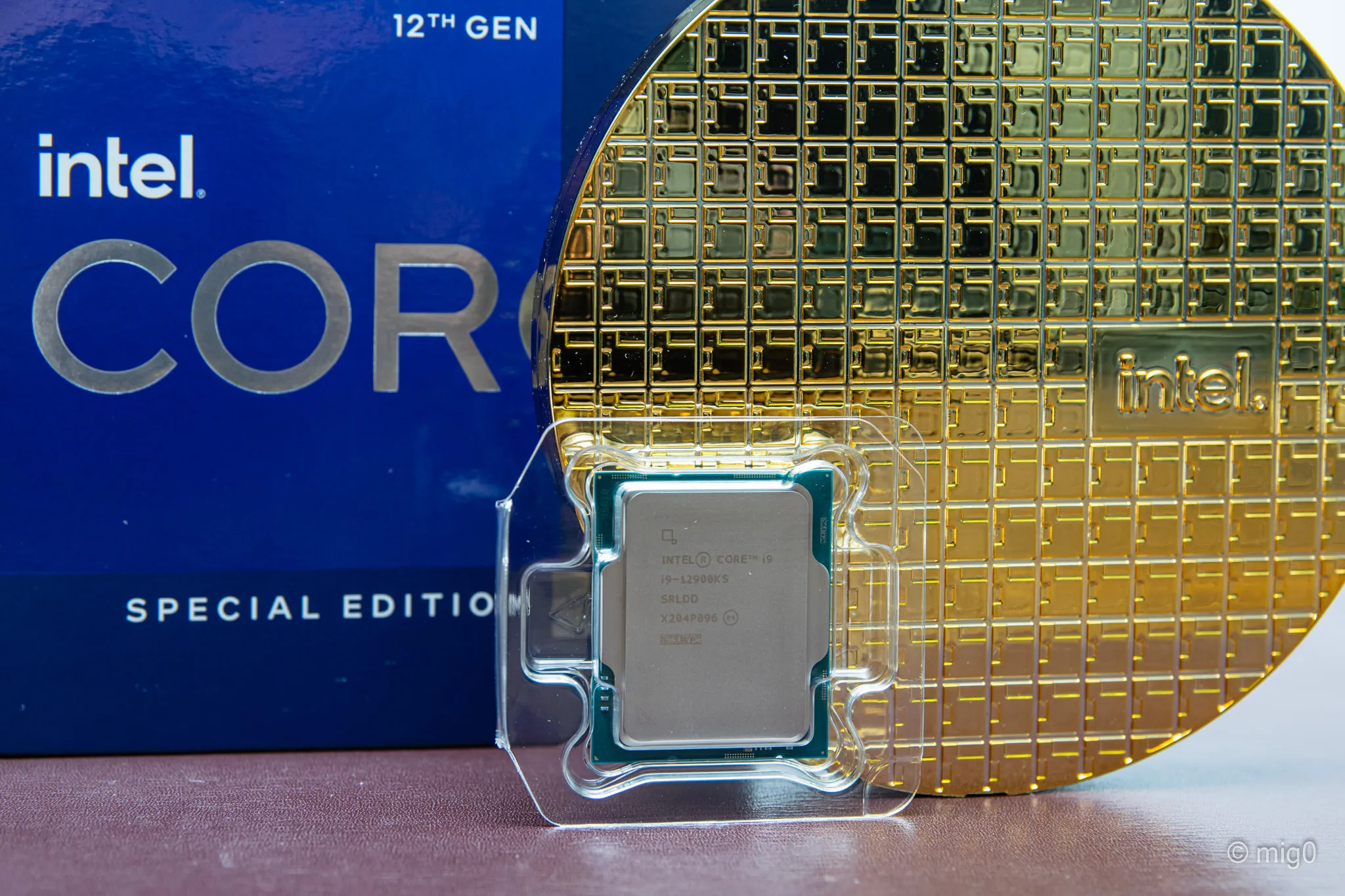 Mở hộp Intel Core i9-12900KS – Vi xử lý để bàn nhanh nhất thế giới