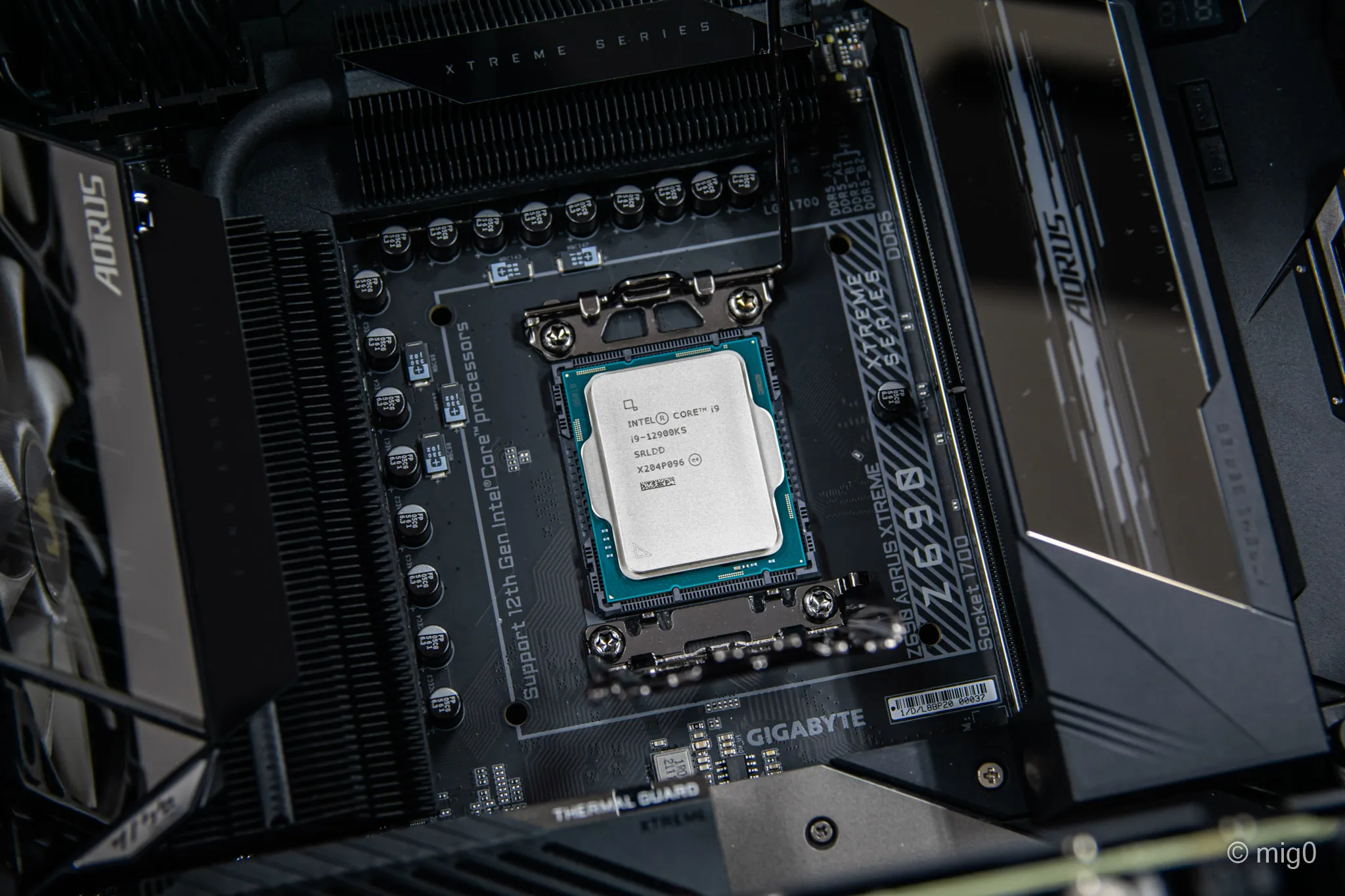 Mở hộp Intel Core i9-12900KS – Vi xử lý để bàn nhanh nhất thế giới
