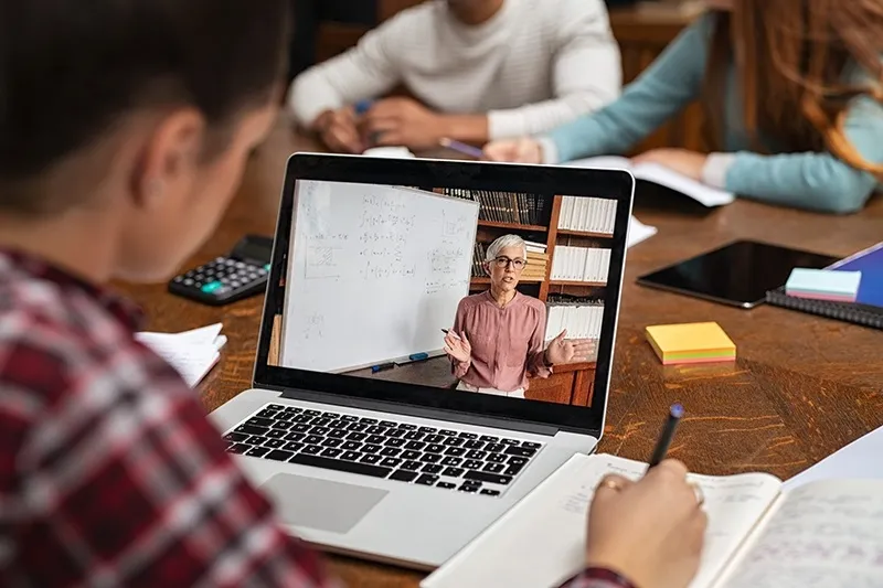Nên mua laptop hãng nào cho sinh viên tốt nhất mới nhất 2024