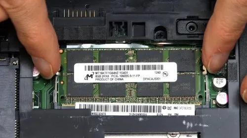 Phải làm sao khi Laptop Dell bị sập nguồn bật không lên?